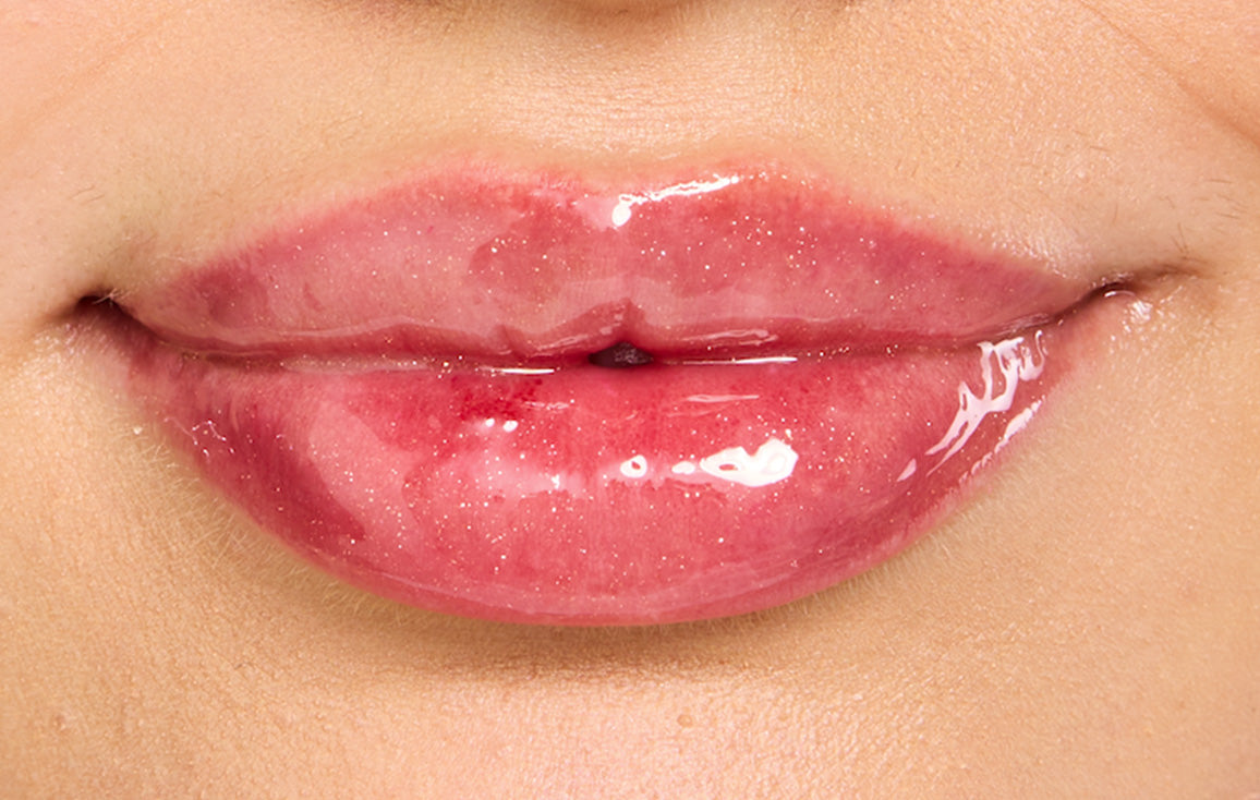Close up of model's lips after applying the Lanolips Hyaluronic Lip Oil in Honey. Made with all-natural lanolin, vitamin e and hyaluronic acid to deliver intense hydration, a golden shimmer, and a lightweight, non-sticky finish for soft, radiant lips.
