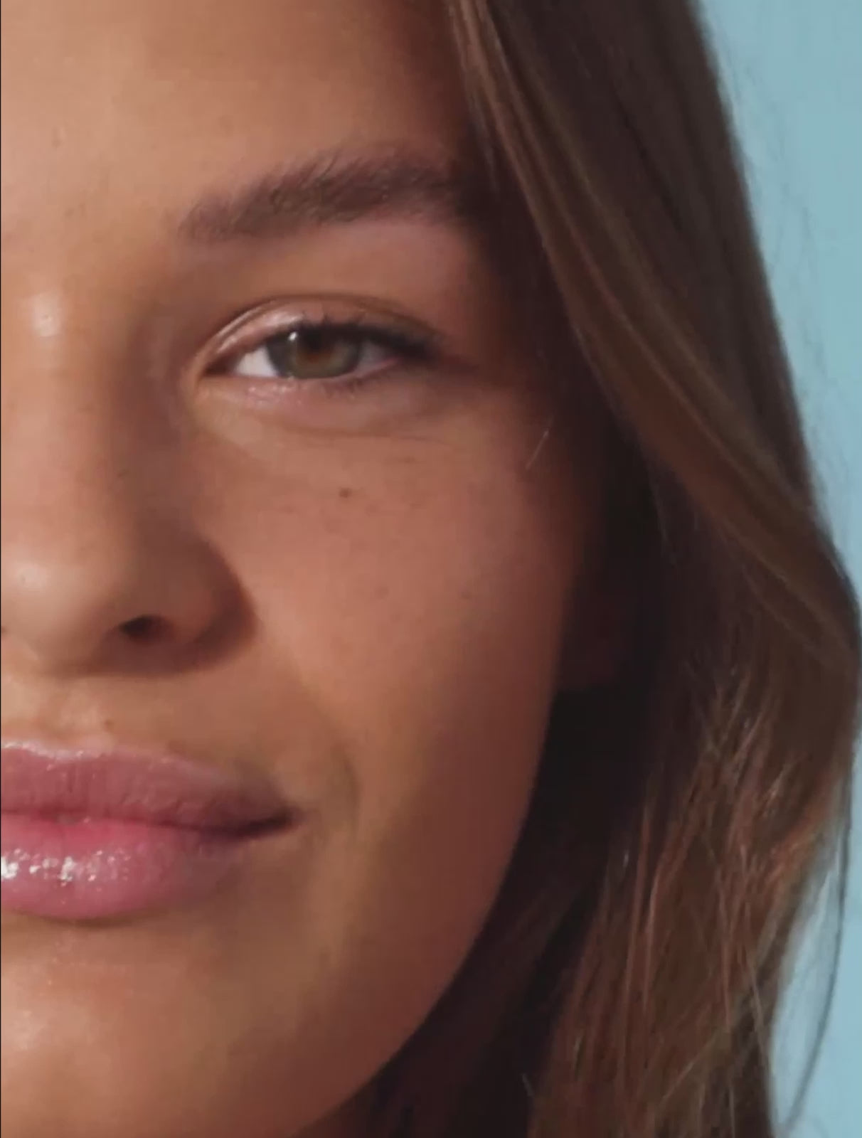 Video of model applying Lanolips Lemonaid Lip Treatment on her lips. A rich, creamy whipped lanolin lip treatment with lemon oil to naturally exfoliate, leaving lips fresh and moist.