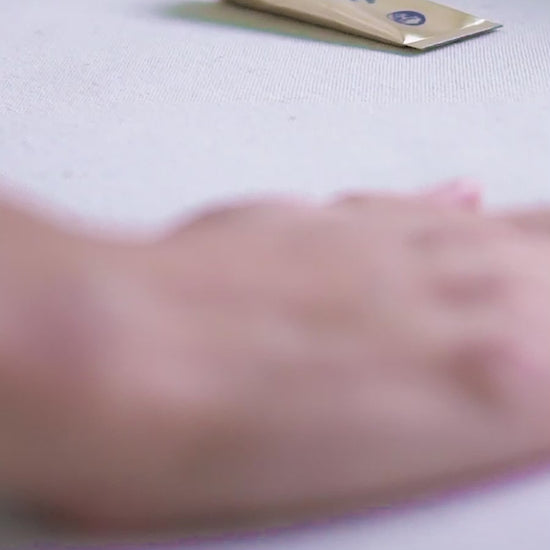 Video of Lanolips Golden Dry Skin Salve being applied. This ultra-rich ointment is formulated with all-natural lanolin, antibacterial Manuka Honey and antioxidant vitamin E to hydrate, smooth and protect dry, rough or irritated skin. Designed to deeply nourish and repair.